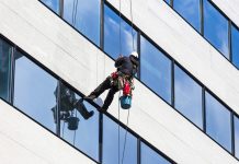 Dịch vụ vệ sinh lau dọn kính, gương nhà cao tầng tại Quận Nam Từ Liêm Hà Nội