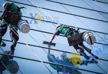 Dịch vụ vệ sinh lau dọn kính, gương nhà cao tầng tại Quận Hai Bà Trưng Hà Nội