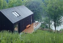 Khám phá: Nhà gỗ trên đồi nhìn ra hồ hiện đại và thơ mộng Nhà gỗ thiết kế đẹp